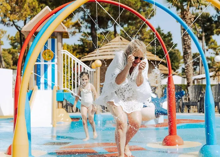 אתר קמפינג Mobil Confortable Avec Terrasse, 6 Couchages - Api-1-52-1462 סן ז'אן דה מון