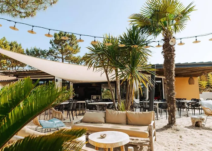 אתר קמפינג Mobil Confortable Avec Terrasse, 6 Couchages - Api-1-52-1462 *