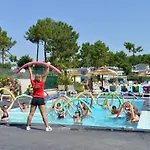 Mobil Confortable Avec Terrasse, 6 Couchages - Api-1-52-1462 *