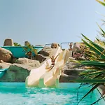 Mobil Confortable Avec Terrasse, 6 Couchages - Api-1-52-1462 Campsite *