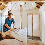 Mobil Confortable Avec Terrasse, 6 Couchages - Api-1-52-1462 Campsite *