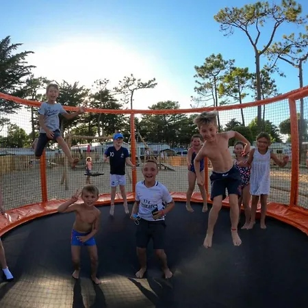 Camping Mobil Confortable Avec Terrasse, 6 Couchages - Api-1-52-1462