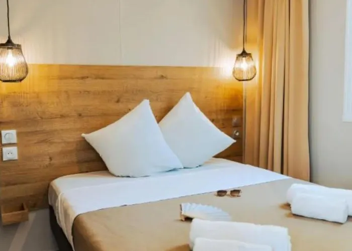 Camping Mobil Confortable Avec Terrasse, 6 Couchages - Api-1-52-1462