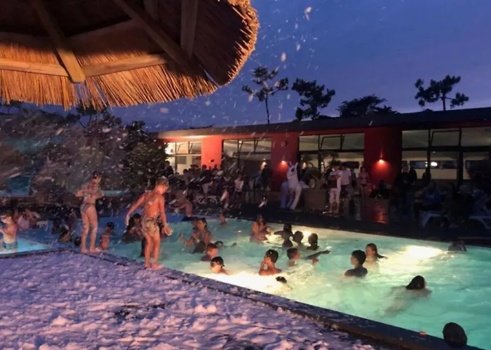 Camping Mobil Confortable Avec Terrasse, 6 Couchages - Api-1-52-1462