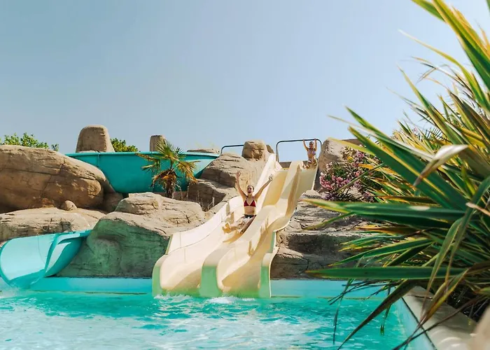 Mobil Confortable Avec Terrasse, 6 Couchages - Api-1-52-1462 Camping *