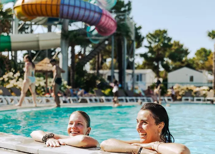 Mobil Confortable Avec Terrasse, 6 Couchages - Api-1-52-1462 * Saint-Jean-de-Monts