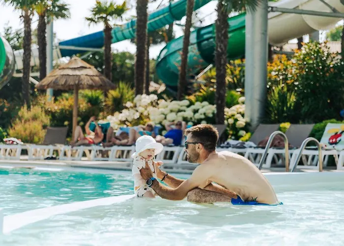 Mobil Confortable Avec Terrasse, 6 Couchages - Api-1-52-1462 Camping *